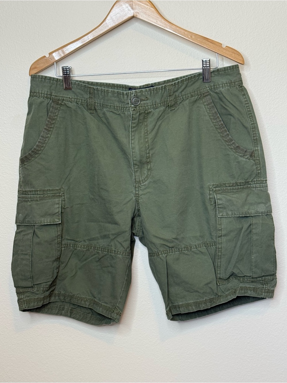 American Rag Men's Cargo Shorts in Olive size 36